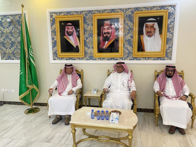 إدارة التعليم بمحافظة بيشة تعايد منسوبيها