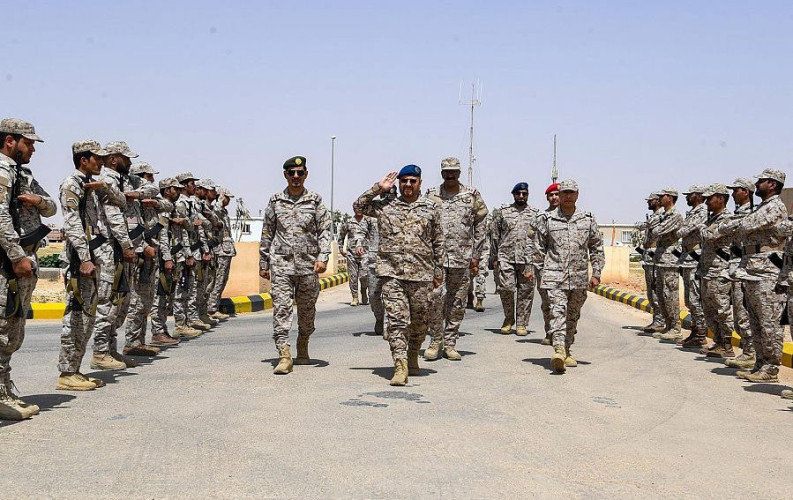 رئيس هيئة الأركان العامة يزور الوحدات العسكرية في المنطقة الشمالية والشرقية