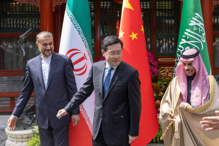 وزير الخارجية الصيني يقيم مأدبة غداء عمل على شرف سمو وزير الخارجية ووزير الخارجية الإيراني