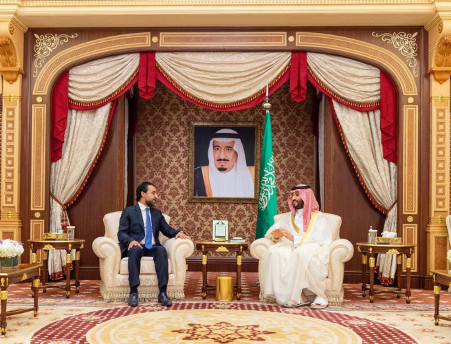 سمو ولي العهد يجتمع برئيس مجلس النواب في جمهورية العراق ويستعرضان العلاقات الأخوية بين البلدين الشقيقين