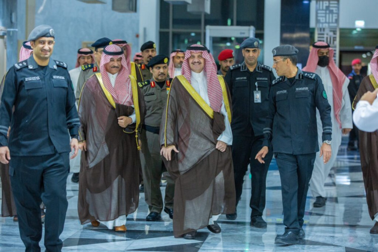 أمير الشرقية يزور مركز العمليات الأمنية الموحدة 911 ويطلع على خدماته الأمنية والإنسانية