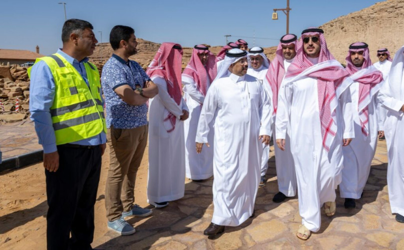 أمير الجوف يتفقّد مشروع تطوير المنطقة المحيطة بقلعة زعبل التراثية بمدينة سكاكا