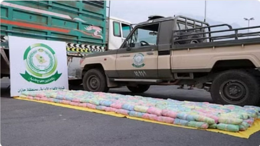 دوريات الأفواج الأمنية بجازان تقبض على شخص بحوزته قات في الدائر