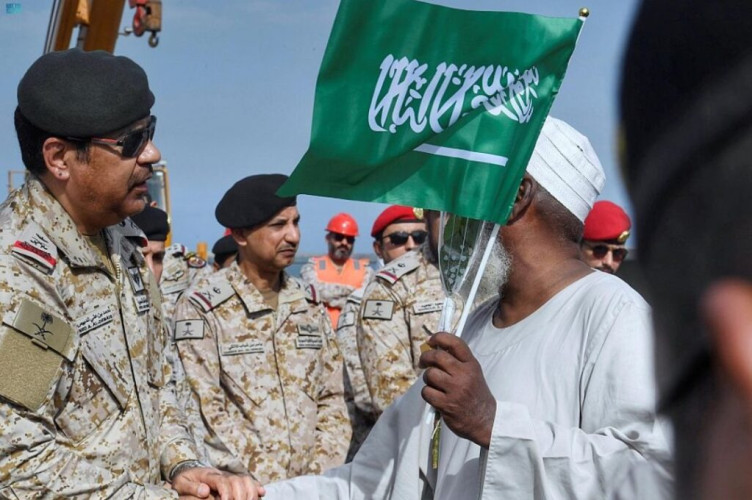 استمراراً للجهود التي تبذلها المملكة بتوجيهات من القيادة الرشيدة في عمليات الإجلاء من جمهورية السودان.. وصول 52 شخصاً من رعايا الدول الشقيقة والصديقة إلى جدة
