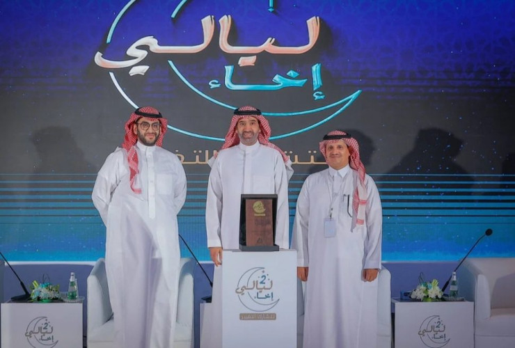 وزير الموارد البشرية يشيد بدعم القيادة الرشيدة لتمكين الأيتام