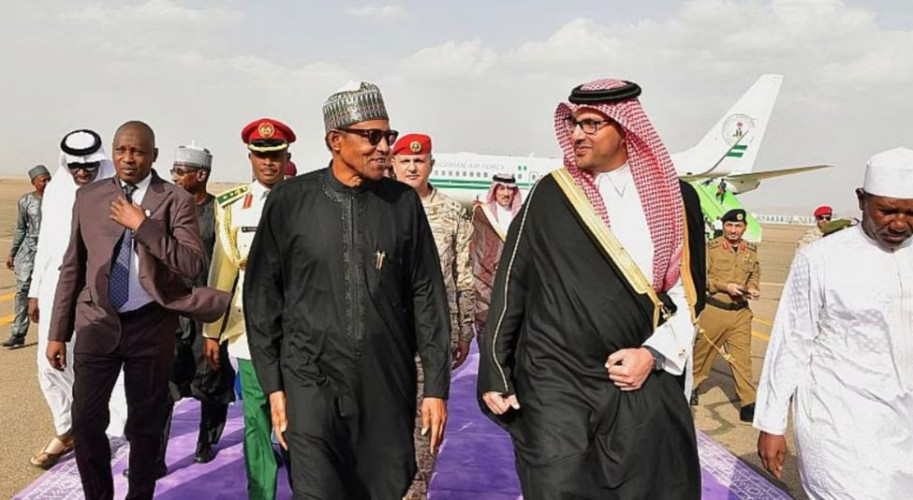 للصلاة بالمسجد النبوي.. رئيس نيجيريا يصل إلى المدينة المنورة