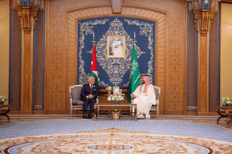 ولي العهد يلتقي ملك الأردن