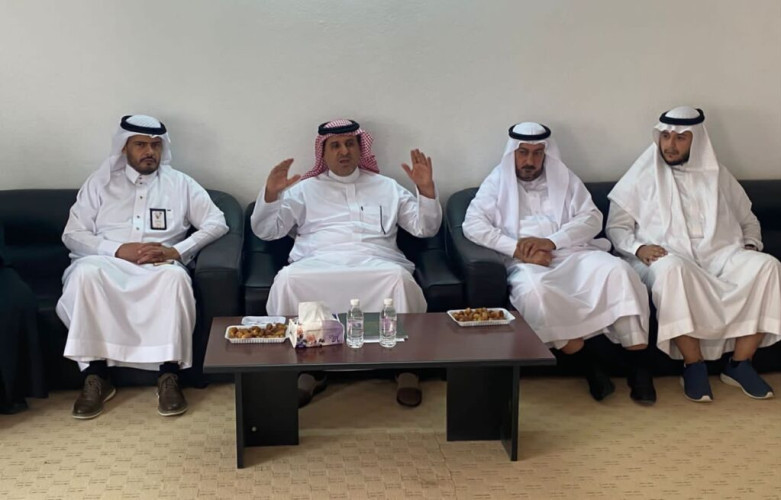 “محافظ بيشة” يتفقد مركز الرس