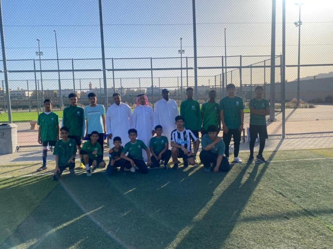 ملاعب أكاديمية حي الملك فهد الأول تحتضن مباراة كرة القدم بين شباب مجلس حي الملك فهد الأول  وبين شباب مجلس حي طيبه