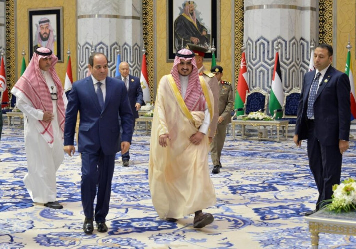 الرئيس المصري يصل جدة للمشاركة في القمة العربية 32