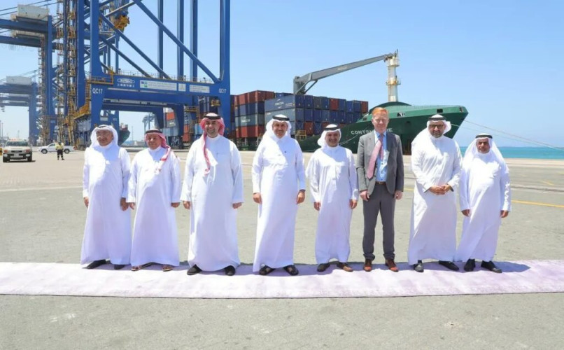 وزير النقل يتفقد أعمال المناطق اللوجستية وحركة الملاحة في ميناء جدة الإسلامي