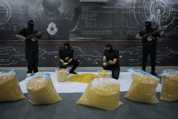 الأمن العام يضبط أكثر من(1.2)مليون قرص من مادة الإمفيتامين المخدر مخبأة باحترافية داخل ألواح زجاجية