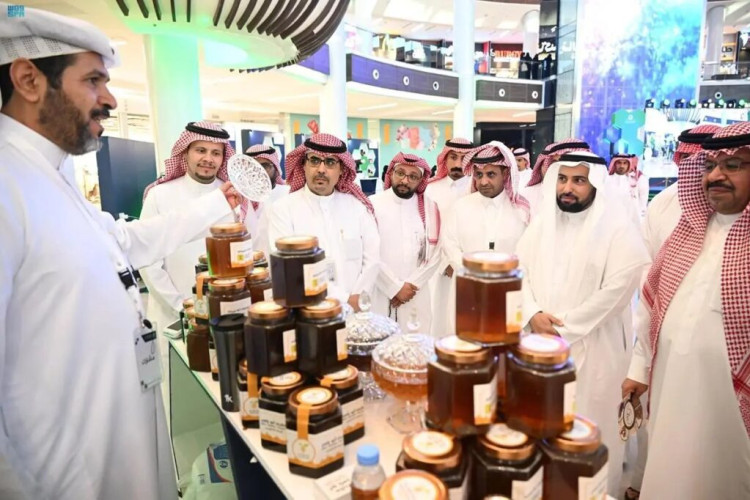 بيئة تبوك يطلقُ مهرجانَ “العسل والمنتجات الزراعية” بمشاركة أكثر من 24 مزارعًا