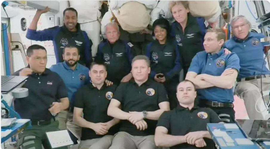 رائدا الفضاء السعوديان “ريانة برناوي” و”علي القرني” يصلان محطة الفضاء الدولية للبدء في مهمتهما العلمية