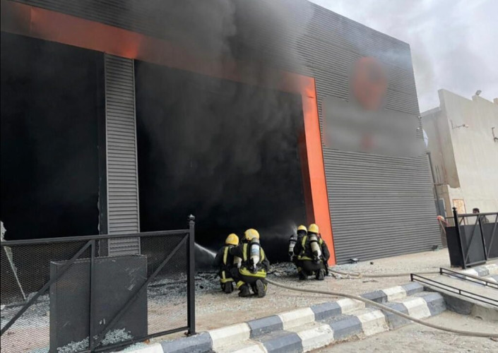 إصابة شخصين.. “مدني حفرالباطن” يُخمد حريقًا في مركز تجاري