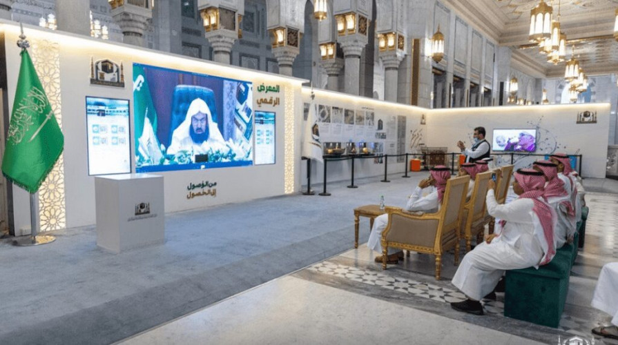 “السديس” يدشن معرض نوادر مخطوطات المسجد النبوي