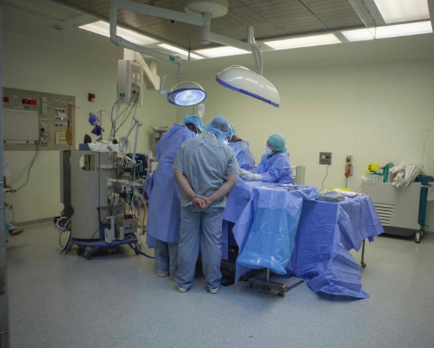 استغرقت العملية 5 ساعات.. “الصحة”: استئصال ورم حميد من دماغ مريضة في الطائف