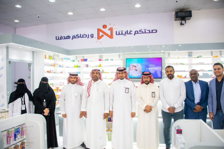 مدير صحة حائل يدشن الخدمات المقدمة من مجموعة صيدليات حورة الريان