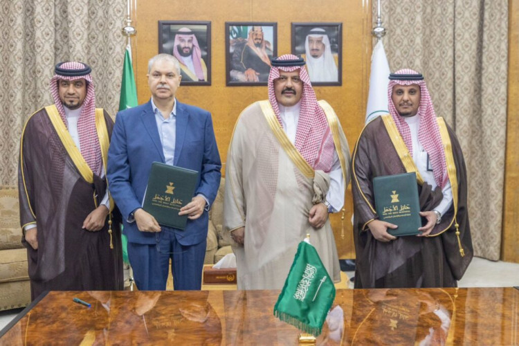 أمير حائل يرعى مراسم توقيع عقد إنشاء مستشفى خاص بسعة 200 سرير