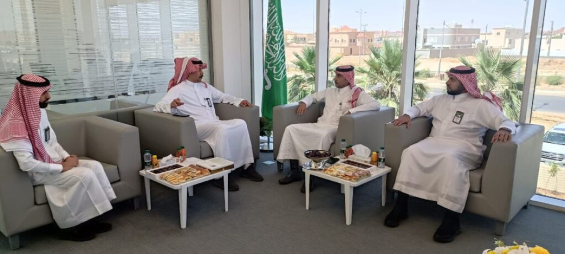 مناقشة تعزيز التعاون بين التجارة والموارد البشرية والزراعه والمياه والبيئة بمنطقة الجوف