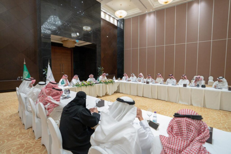 اللجنة الصناعية بغرفة جازان تعقد لقاء مع الرئيس التنفيذي لشركة أسمنت المنطقة الجنوبية