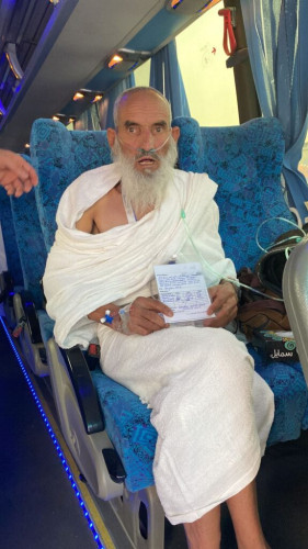 “الصحة” تعيد ابتسامة حاج عانى من الربو وتصعده إلى عرفات بعد أن فقد الأمل في إكمال الفريضة