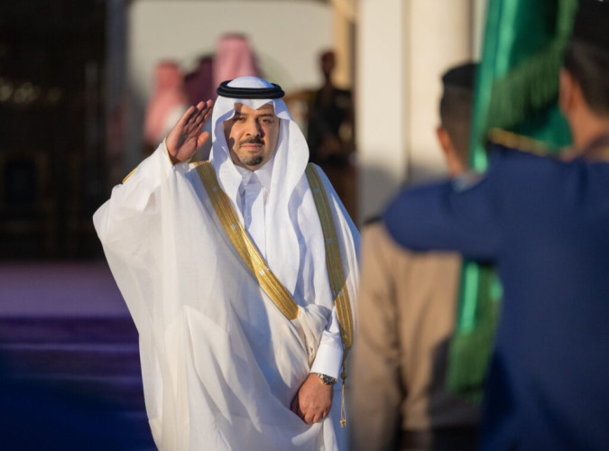 أمير الحدود الشمالية يستقبل المهنئين بعيد الأضحى المبارك