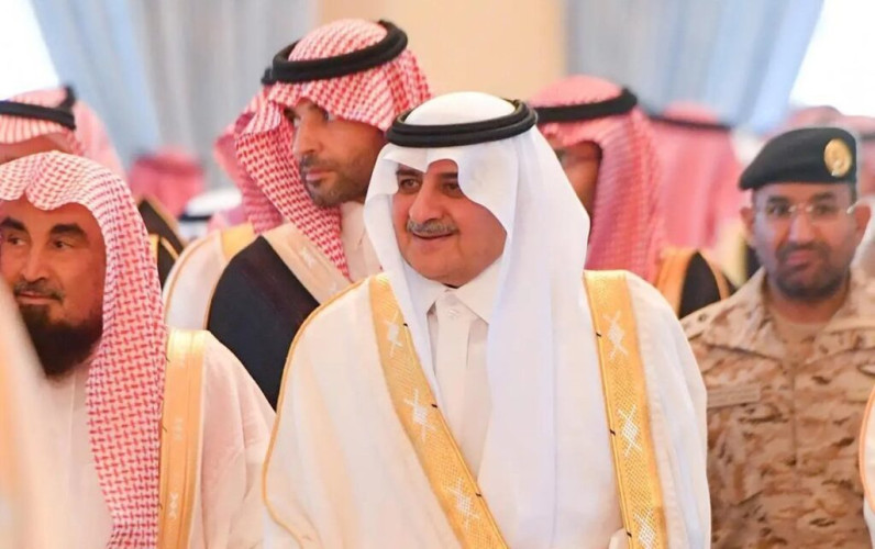 أمير منطقة تبوك يستقبل المهنئين بعيد الأضحى المبارك