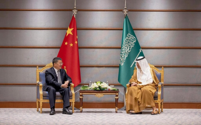 وزير الطاقة يناقش مع رئيس الهيئة الوطنية الصينية للطاقة تعزيز العلاقات الثنائية