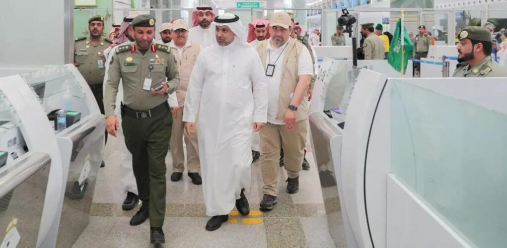 وزير الصحة يزور صالة “طريق مكة” في مطار الملك عبدالعزيز