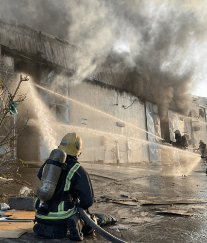 “مدني الرياض” يخمد حريقاً نشب في ورشة نجارة