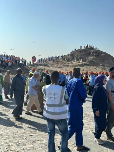 فريق بواسل المدينة التطوعي وشركة الإسناد المتكامل في خدمة ضيوف الرحمن