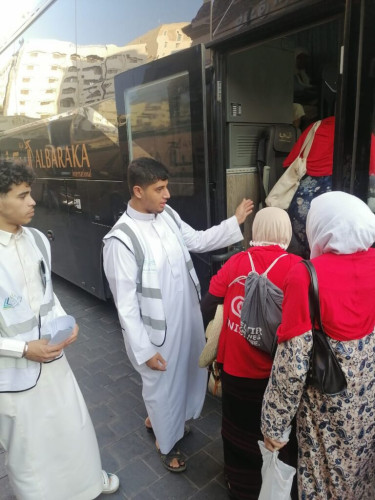 فريق بواسل المدينة التطوعي وشركة الإسناد المتكامل في خدمة ضيوف الرحمن”