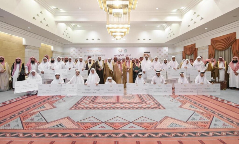الأمير فيصل بن بندر يكرم الفائزين في مسابقة أمير منطقة الرياض لحفظ القرآن الكريم وتلاوته وتفسيره