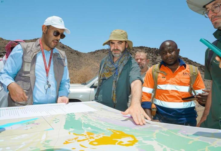 “الصناعة والثروة المعدنية” تنظم زيارات ميدانية للشركات المؤهلة للمنافسة على المواقع التعدينية