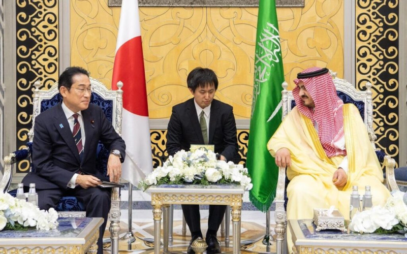 رئيس وزراء اليابان يصل إلى جدة