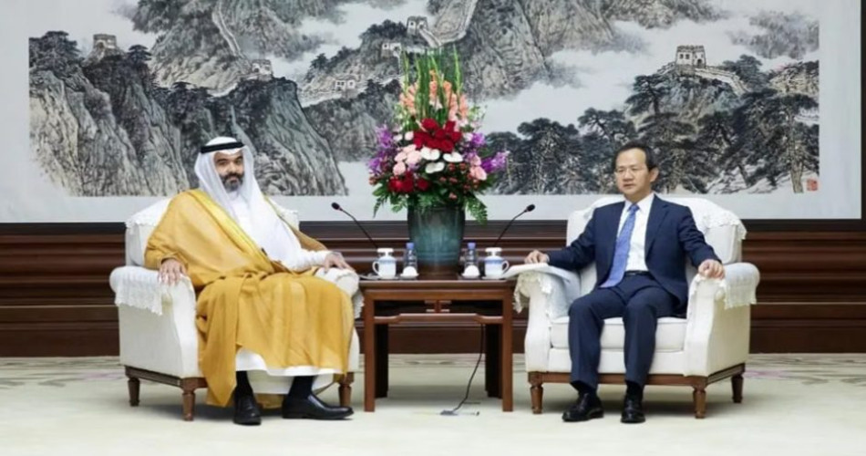 لبحث تعزيز الشراكة التقنية.. “السواحة” يلتقي عمدة بكين ومسؤولين حكوميين صينيين