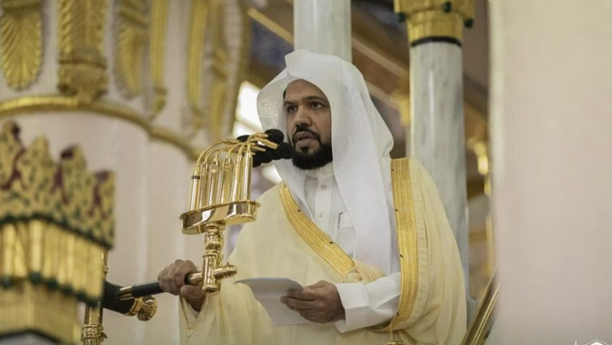 إمام المسجد النبوي: ما حدث في الهجرة ونجاة موسى من فرعون إشارة لحسن العقبى والتمكين