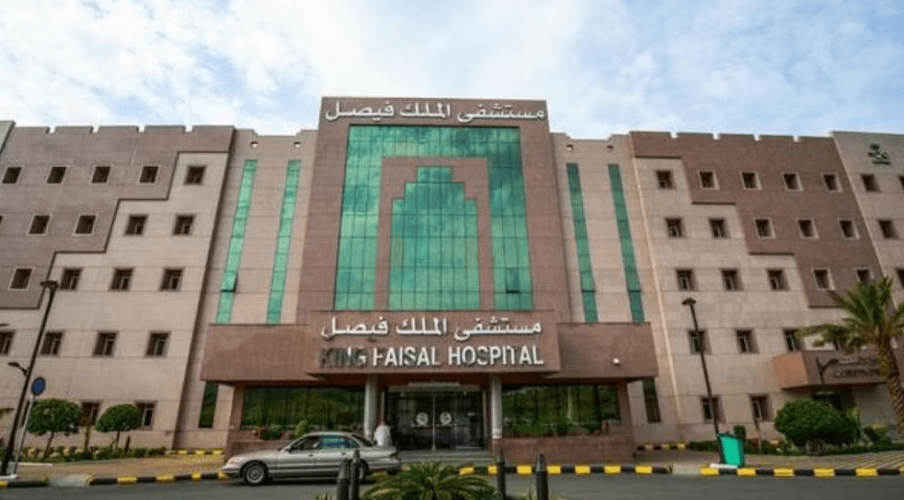 جراحة ناجحة بالطائف تنقذ أربعينية من كيس كبير يحمل أجساماً شبه صلبة بالمبيض