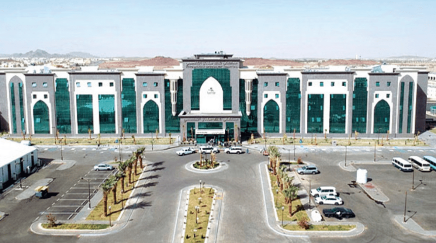 استئصال ورم من رقبة مريض في حائل عقب جراحة دقيقة استغرقت 3 ساعات