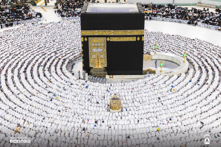 رئاسة الشؤون الدينية بالحرمين:  فضيلة الشيخ ماهر المعيقلي بخير وعافية وصحة جيدة