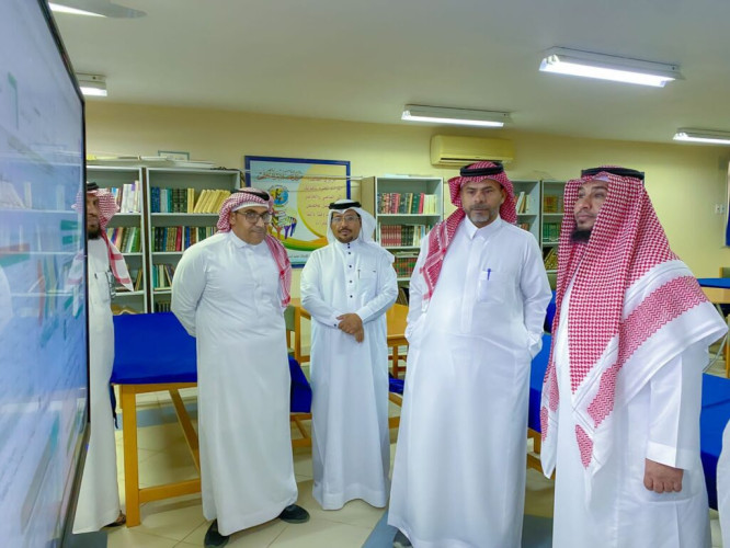 مدير تعليم القنفذة يزور مدارس العرضيات