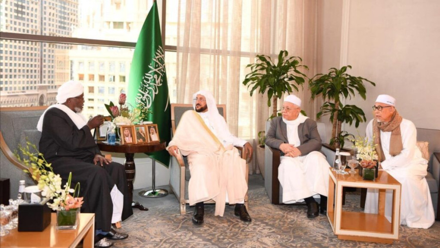 وزير الشؤون الإسلامية يستقبل عددًا من المشاركين في مؤتمر “التواصل والتكامل”