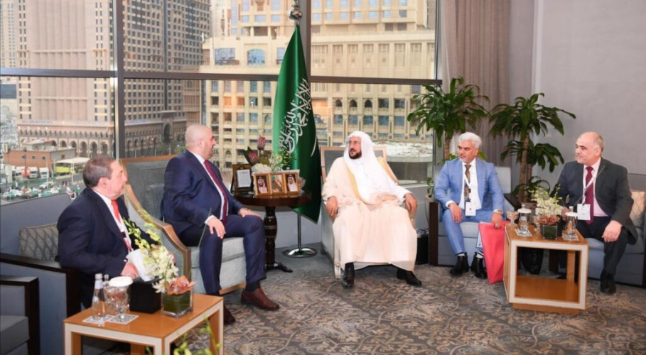 وزير الشؤون الإسلامية يلتقي إمام المركز الإسلامي بجمهورية الأرجنتين