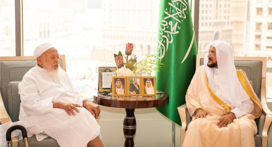 وزير الشؤون الإسلامية يلتقي عددًا من الشخصيات المشاركة في مؤتمر التواصل مع إدارات الشؤون الدينية والإفتاء والمشيخات في العالم بمكة المكرمة