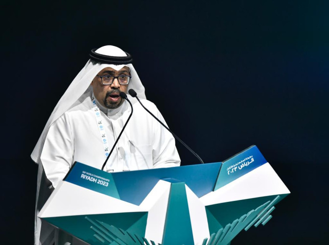 بن جلوي افتتح البطولة نيابة عن الفيصل..  افتتاح مبهر لبطولة العالم لرفع الأثقال للكبار 2023..  فقرات فنية واستعراضية وتراثية نالت اعجاب الحضور..  أربع أوزان غداً.. والطاسان تبحث عن الميدالية.