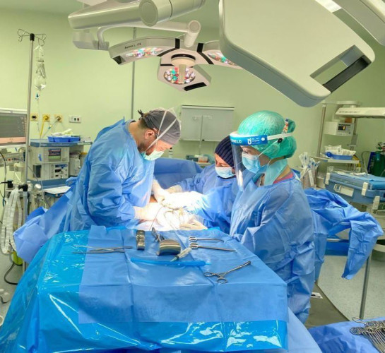 تدخل جراحي عاجل ينقذ مريضة حامل توقف قلبها في نجران