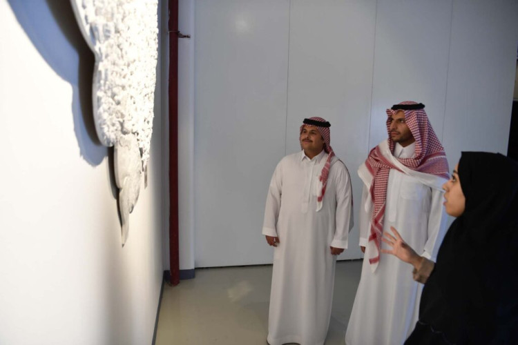 تزامنًا مع حملتها “أحتاجك” لتجربة شعور مريض الزهايمر.. جمعية ألزهايمر تقيم المعرض التشكيلي الأول بالرياض