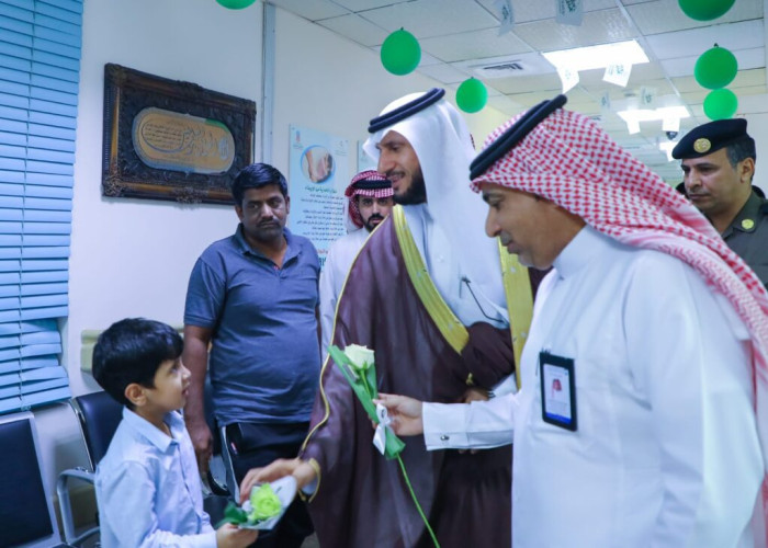 محافظ النعيرية يزور المرضى ويهنئهم باليوم الوطني ٩٣