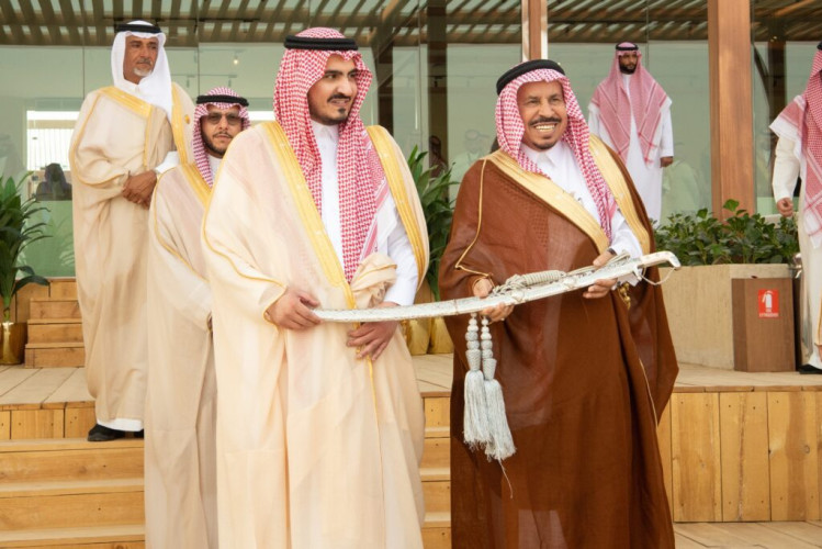 نيابة عن ولي العهد.. نائب أمير مكة المكرمة يتوج الفائزين في الأشواط الختامية لمهرجان ولي العهد للهجن